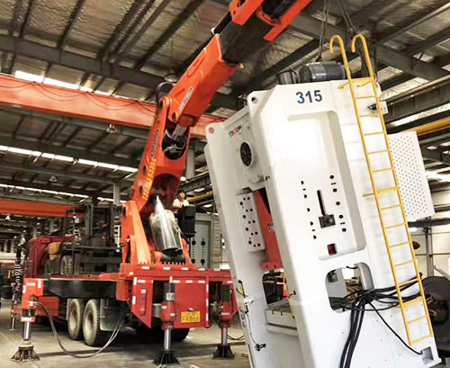 安庆迎江附近随车吊出租，轻松解决运输难题